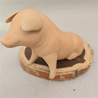 siddende-gris-natur-ler-keramik-sparegris-hegnetslund-gammel-gris